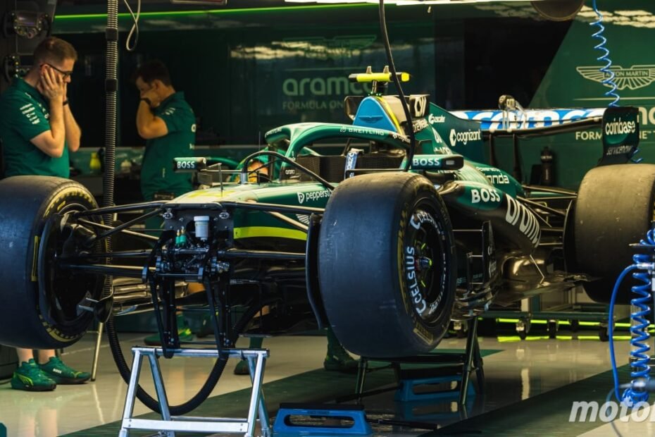 Aston Martin dirige el AMR26B en dirección a Alpine