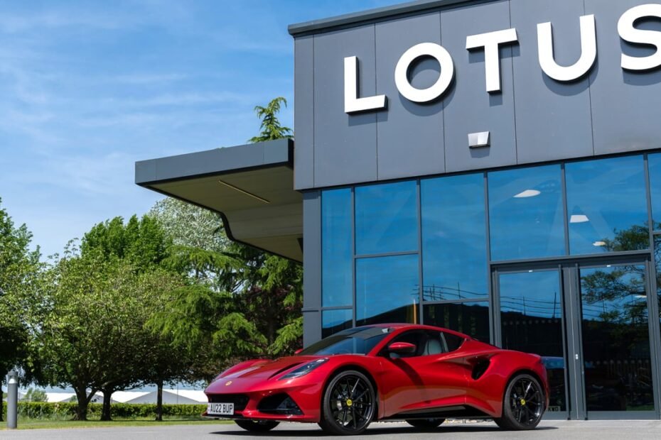 "Casi todos nuestros coches son mediocres": el durísimo diagnóstico del CEO de Lotus