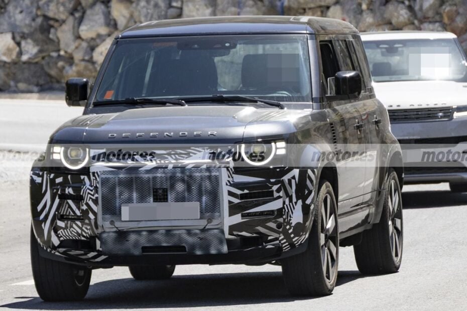 El Land Rover Defender 2028 se deja ver en las exigentes pruebas de calor, el esperado facelift toma forma