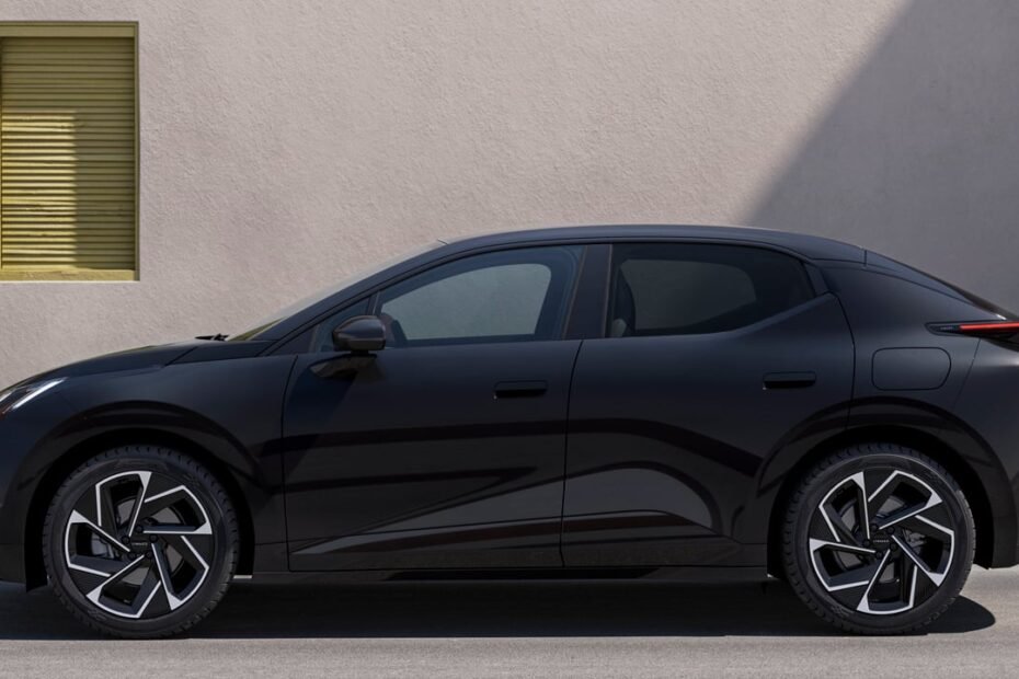 El Lynk & Co 02 2027 se pone al día y no cuesta ni un euro más
