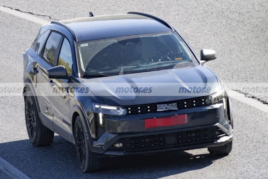 El nuevo Dacia Striker híbrido y 4x4 ya se deja ver sin camuflaje y con un diseño que rompe moldes
