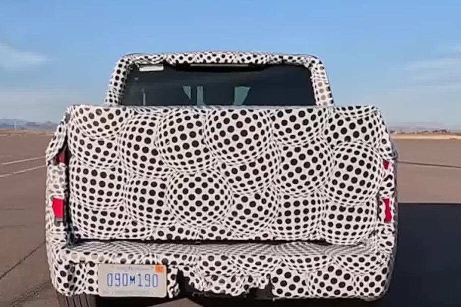 El nuevo eléctrico de Ford no se esconde: lo enseña entero y presume de precio similar al de un Corolla