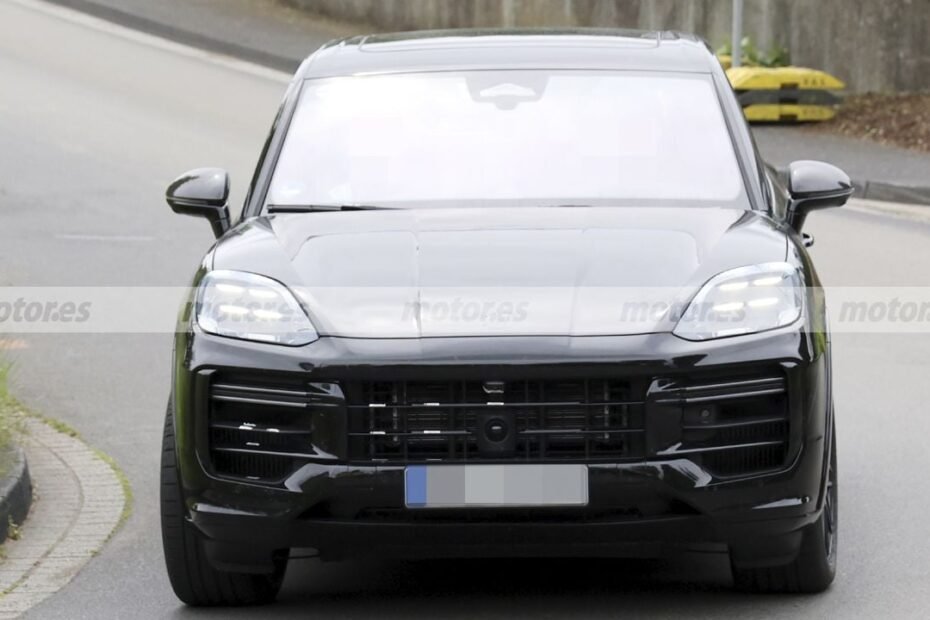 El nuevo Porsche Cayenne Turbo E-Hybrid 2027 aparece casi destapado y revela más de lo esperado