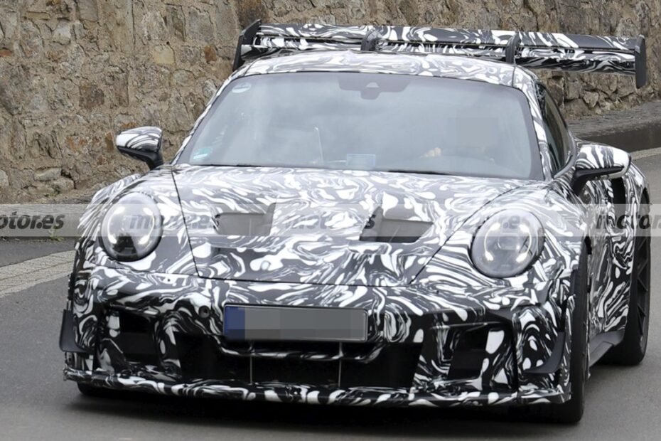 El Porsche 911 GT3 RS 2028 reaparece en estas fotos espía en Nürburgring y está más cambiado de lo esperado