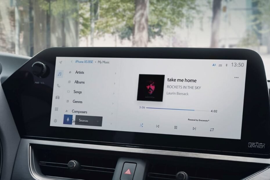 La pantalla prometía hacer el coche más moderno, pero muchos conductores empiezan a echar de menos los botones