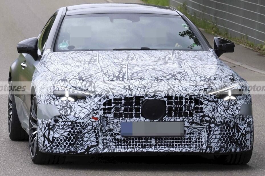 Los nuevos Mercedes-AMG CLE 53 y 63 ya ruedan con cambios importantes en su imagen y nuevos motores