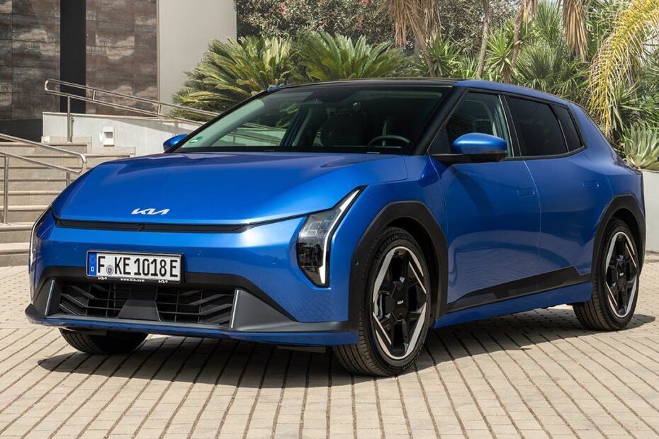 MG y BYD no pueden con el nuevo KIA EV4: 8.000 € de rebaja y 440 km de autonomía ponen patas arriba el mercado eléctrico