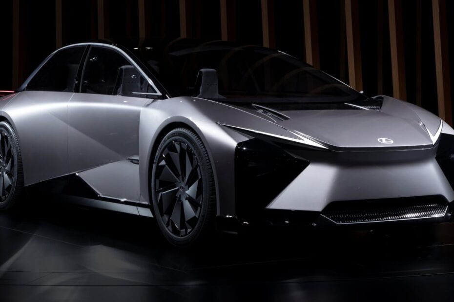Toyota cancela lo que hubiera sido su alternativa al Tesla Model 3 y el motivo dice mucho de hacia dónde va el coche eléctrico