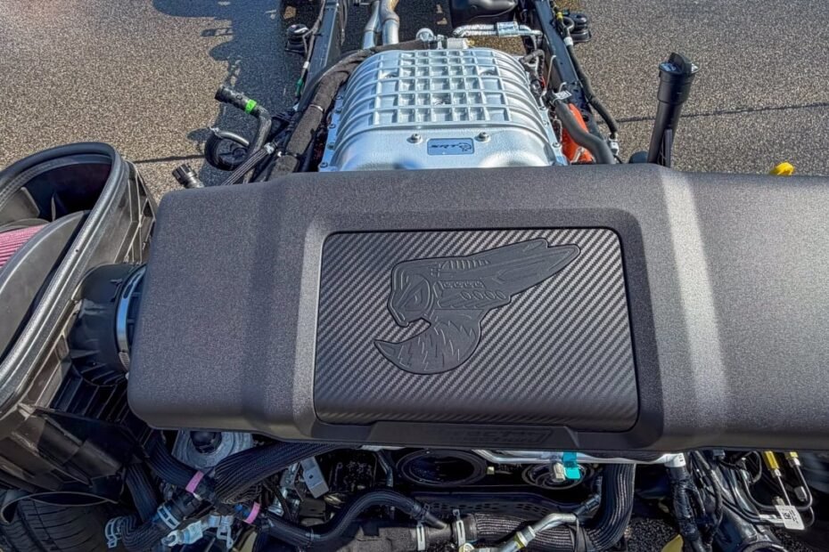 777 CV y aspecto de abejorro: así reaparece el mejor motor V8 de Stellantis