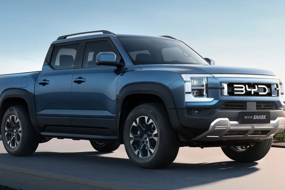 BYD asalta el mercado europeo de pick-ups con el imponente Shark, un 4x4 con motor PHEV de 436 CV que hace 90 km sin gastar gasolina