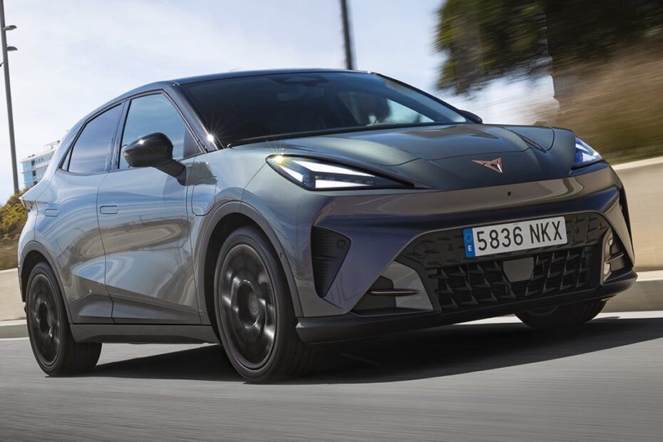 El CUPRA Raval más barato ya tiene precio, llega la versión Plus de 135 CV con batería LFP