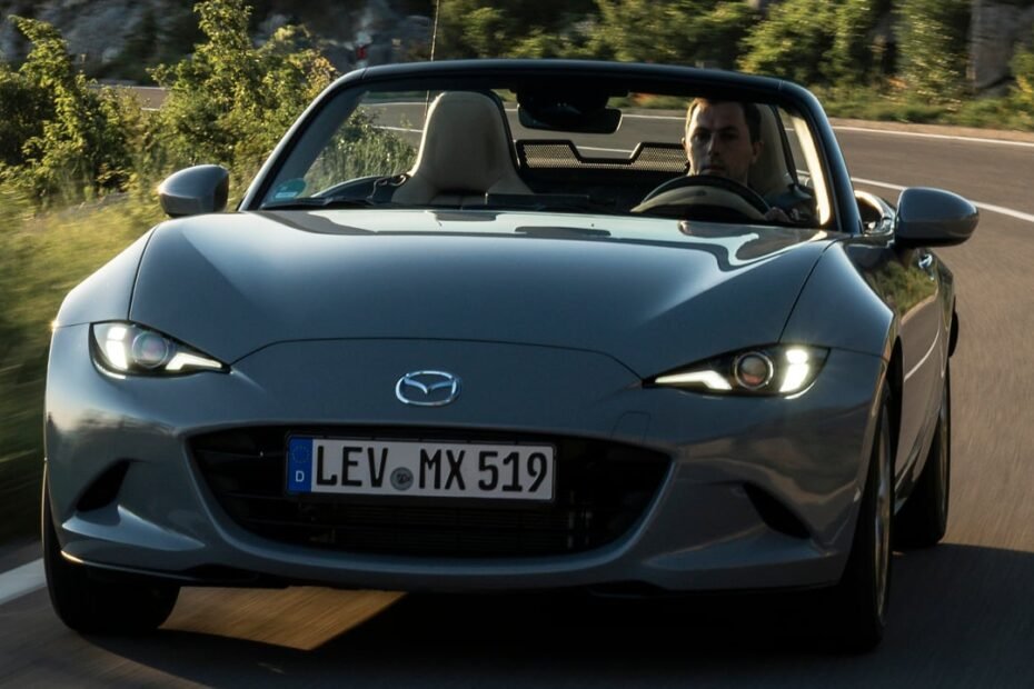 El Mazda MX-5 2027 se renueva sin renunciar a su esencia, pero con una importante baja en su gama
