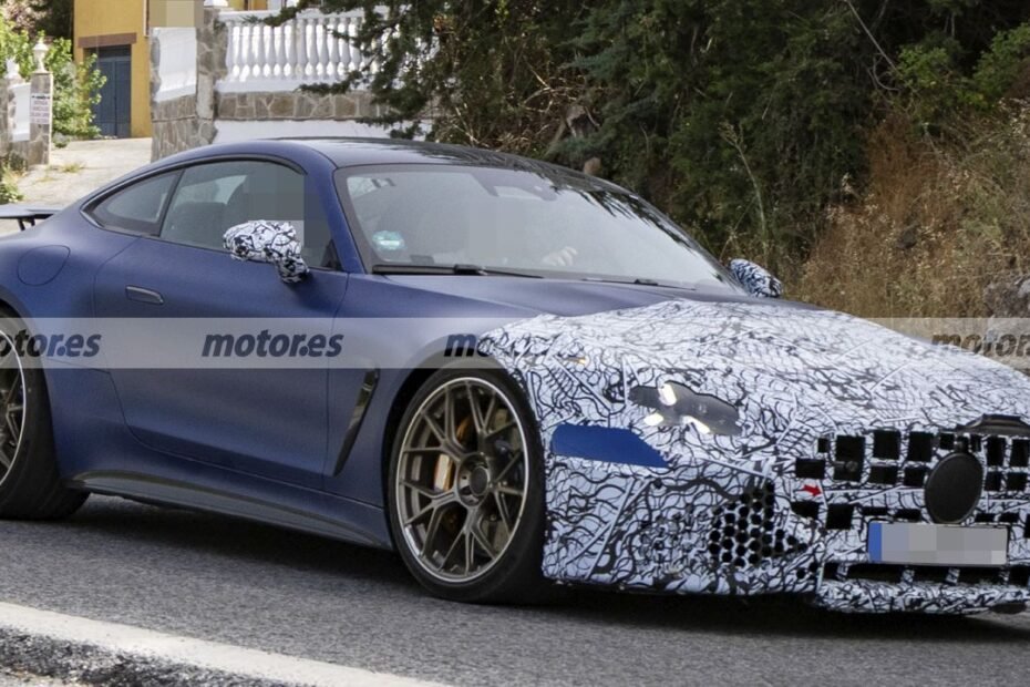 El Mercedes-AMG GT 63 Pro 2027 deja al descubierto su nuevo rostro, estas fotos espía revelan el cambio más visible