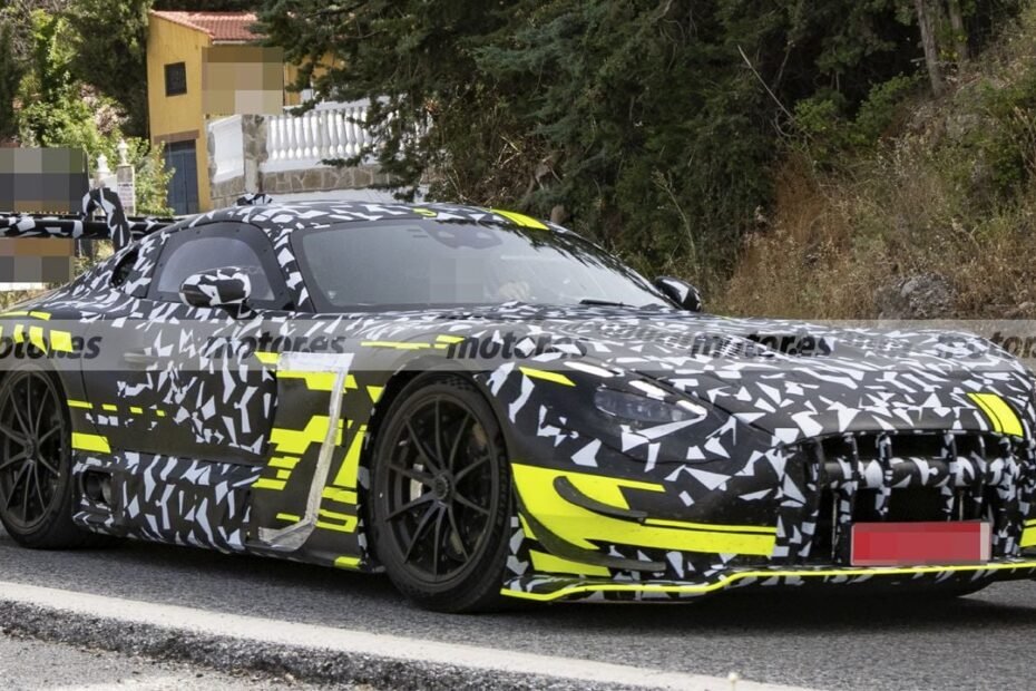 El Mercedes-AMG GT Black Series 2027 se deja ver por primera vez fuera de los circuitos, y lo hace con una imagen intimidante