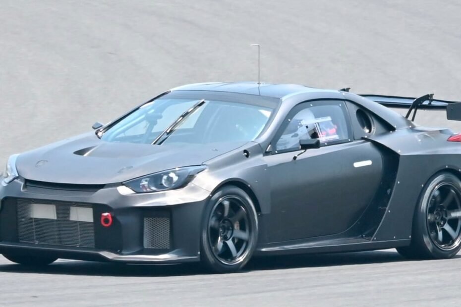 El nuevo deportivo de Toyota ya rueda, estas fotos espía revelan la primera mula del regreso del Celica y del MR2