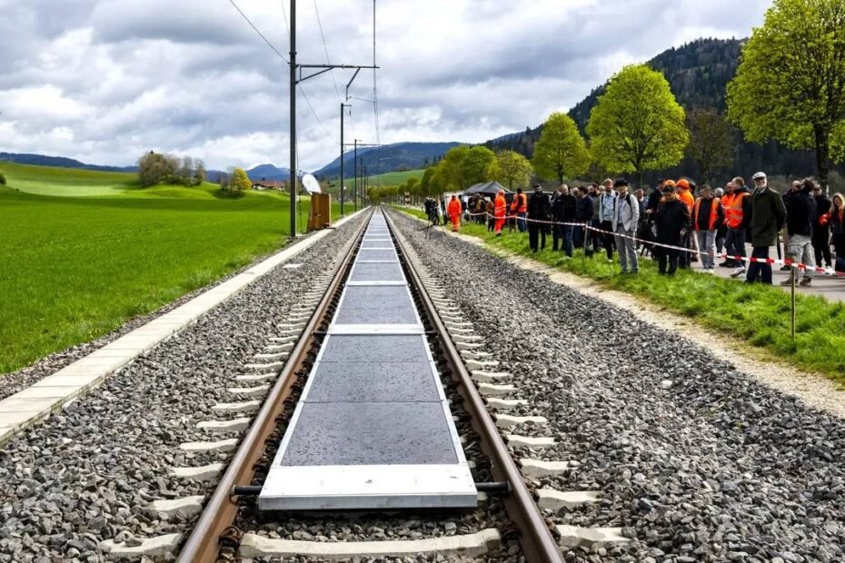 La solución para las renovables estaba debajo de los trenes: Europa empieza a probarla