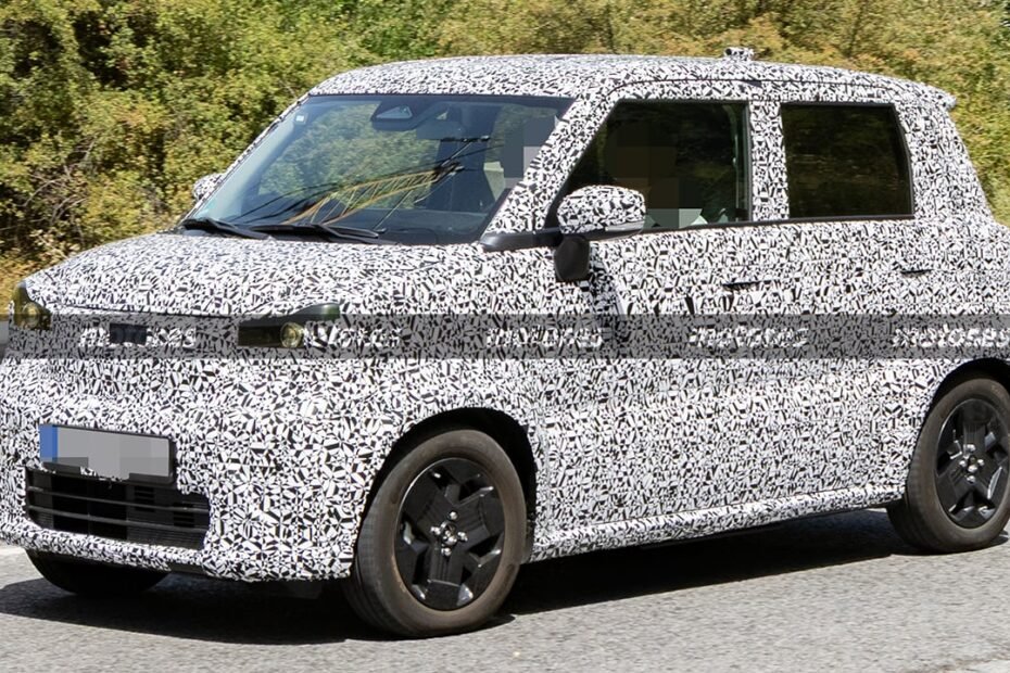 Suzuki tendrá su propio Renault Twingo, las primeras fotos espía revelan un eléctrico de tamaño Dacia Spring que llega en 2027