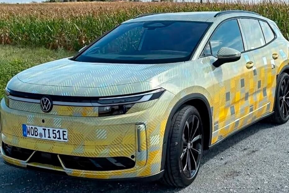 Adiós al ID.4: la primera imagen real del Tiguan eléctrico revela un diseño que no se parece en nada a su antecesor