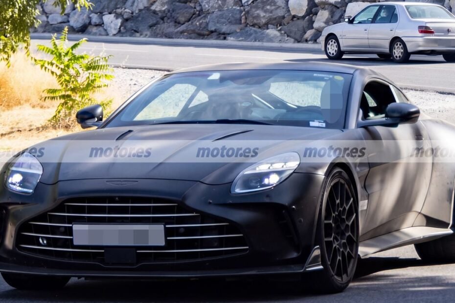 Aston Martin quiere hacer del Vantage RS una bestia de más de 700 CV y estas fotos espía revelan interesantes novedades