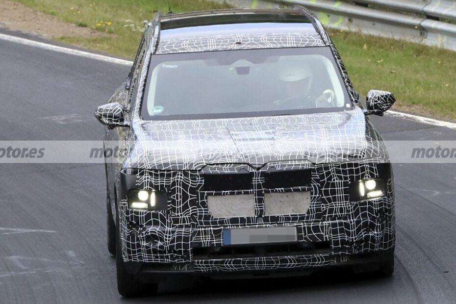 BMW lleva su nuevo X7 M60 a Nürburgring: más de 600 CV para convertir un SUV enorme en algo mucho más serio