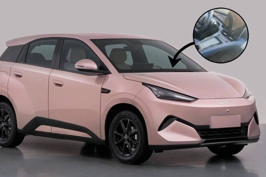 El BYD Dolphin Surf quiere dejar de ser un eléctrico pequeño: más de 400 km y un interior completamente renovado