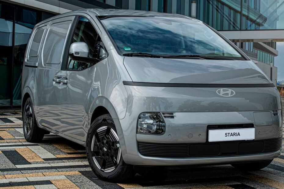 El Hyundai STARIA eléctrico corrige su gran defecto, ya ofrece 450 km de autonomía y solo necesita 20 minutos para cargar