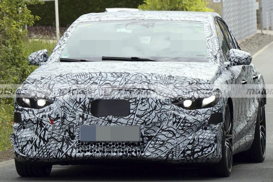 El Mercedes Clase E eléctrico de AMG será un misil de 1.000 CV, pero estas fotos espía revelan que todavía hay mucho trabajo por delante