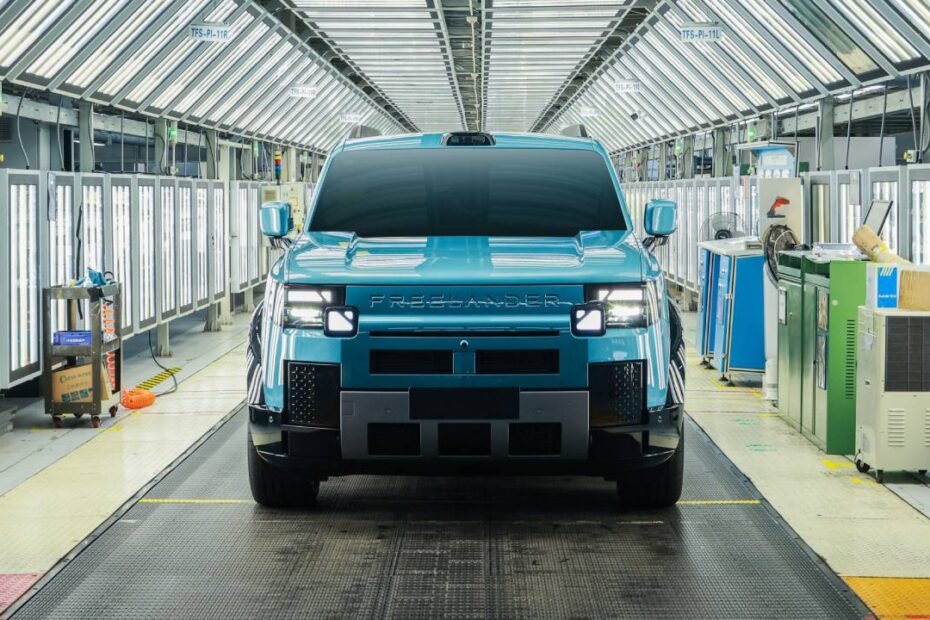Land Rover sorprende con el Freelander 8: el todoterreno EREV que triunfa con 10.000 pedidos ya prepara su salto a Europa