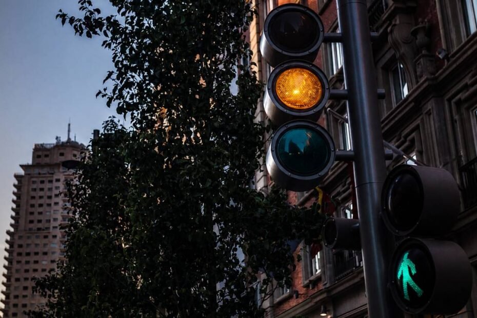 Los semáforos cambian en España desde octubre: esta combinación de luces dejará de estar permitida