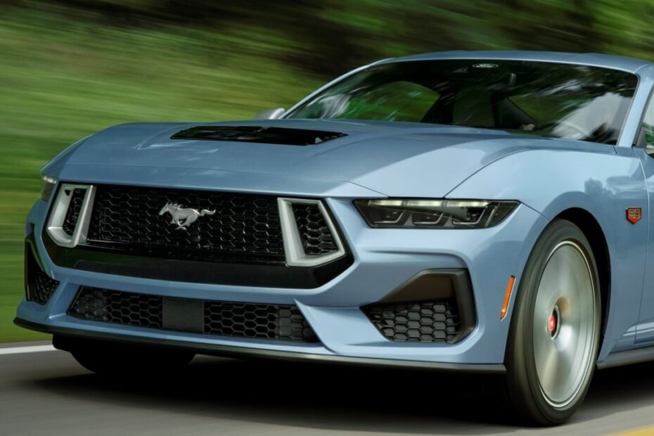 Ni SUV, ni pick-up, Ford prepara un Mustang de 4 puertas con motor V8 híbrido