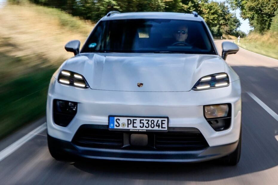 Porsche mueve ficha con el Macan eléctrico tras perder un 22 % de sus ventas, más equipamiento y hasta un 45 % de ahorro