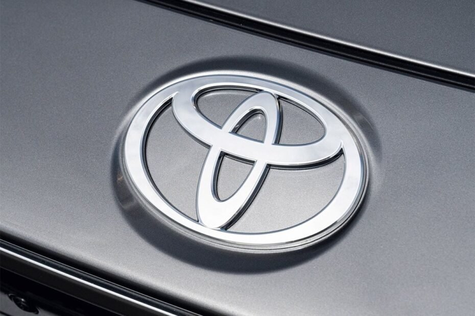 Toyota dispara un 75,6% su beneficio trimestral gracias al yen... y a Trump