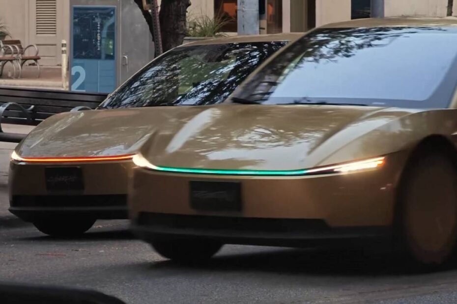 Una misteriosa luz verde ha aparecido en los faros de este Tesla: esconde uno de los próximos pasos de Musk con la conducción autónoma