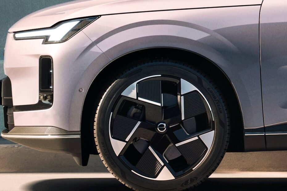 Volvo cambia quién manda en sus híbridos enchufables, la batería será protagonista y la gasolina, el plan B