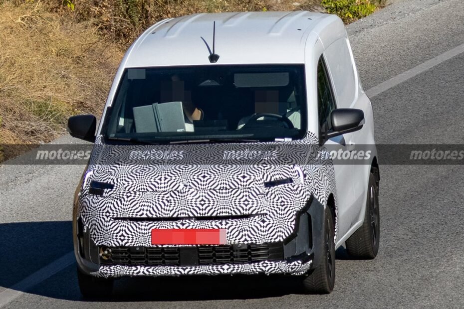 Cazado el nuevo Renault Kangoo 2027, la renovación del rival del Citroën Berlingo se deja ver en sus primeras fotos espía