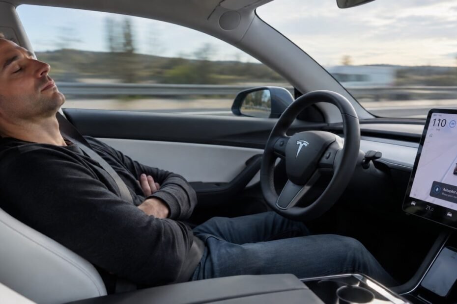 Conductores dormidos al volante mientras su Tesla sigue circulando: EE. UU. pide actuar