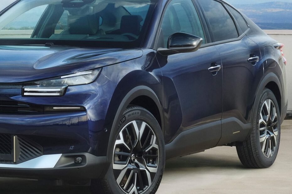 Cuesta 9.000 € menos que el Toyota Corolla, también es ECO y se hace en España, así es el sedán barato que ni Dacia puede igualar