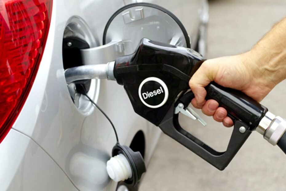 El Gobierno rescata el descuento al combustible: 20 céntimos de rebaja sobre el litro de gasolina y diésel