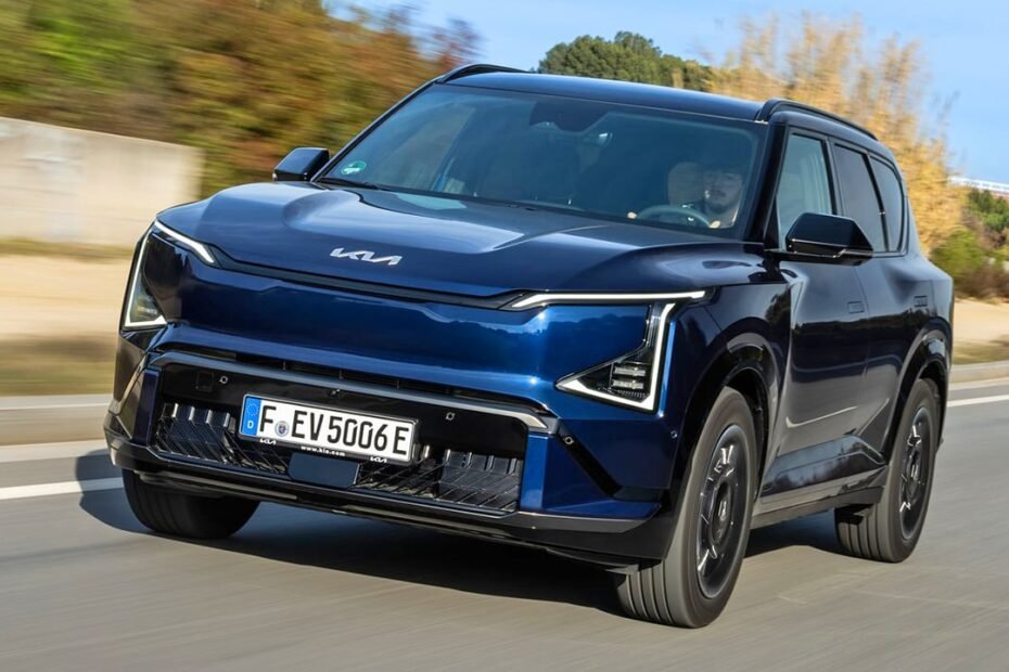 El KIA Sportage eléctrico baja 6.900 € y se planta a precio de BYD Seal U con más autonomía y maletero