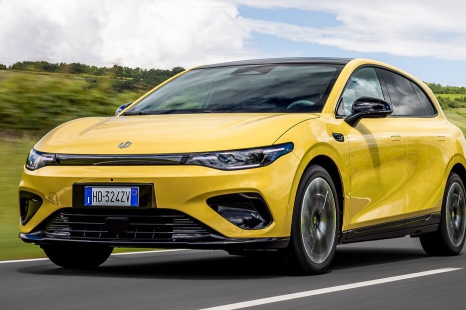 El Leapmotor B05 eléctrico baja 6.700 € y ahora es más barato que el Citroën C4 de gasolina