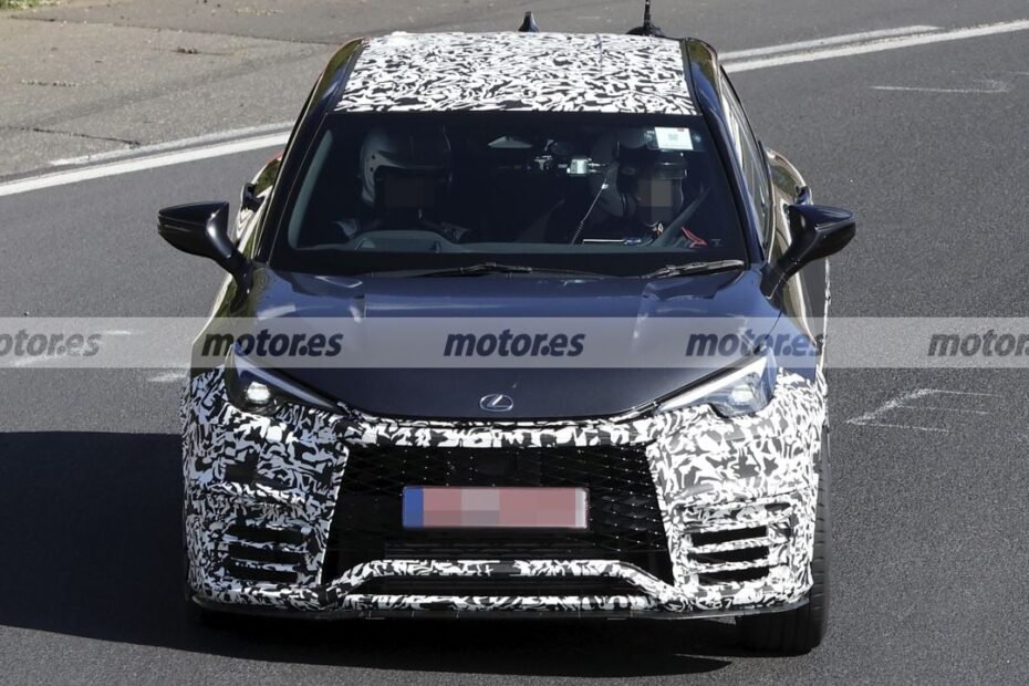 El Lexus LBX Morizo RR prepara una nueva locura, estas fotos espía en Nürburgring destapan un techo de carbono y más