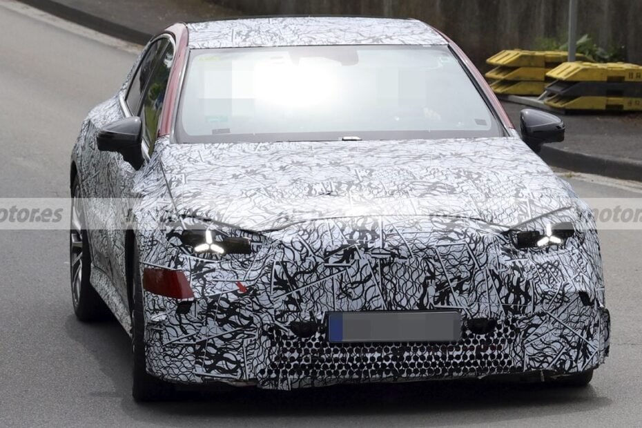 El Mercedes Clase C eléctrico de AMG ya enseña sus armas, estéticas y una puesta a punto para recuperar el terreno perdido con el PHEV