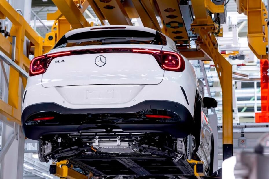 El nuevo Mercedes GLA entra en producción, con 700 km de autonomía primero e híbrido en 2027