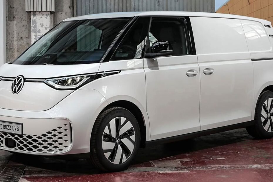 El Volkswagen ID. BUZZ Cargo crece con la versión Larga, pero pierde 60 kg de carga útil