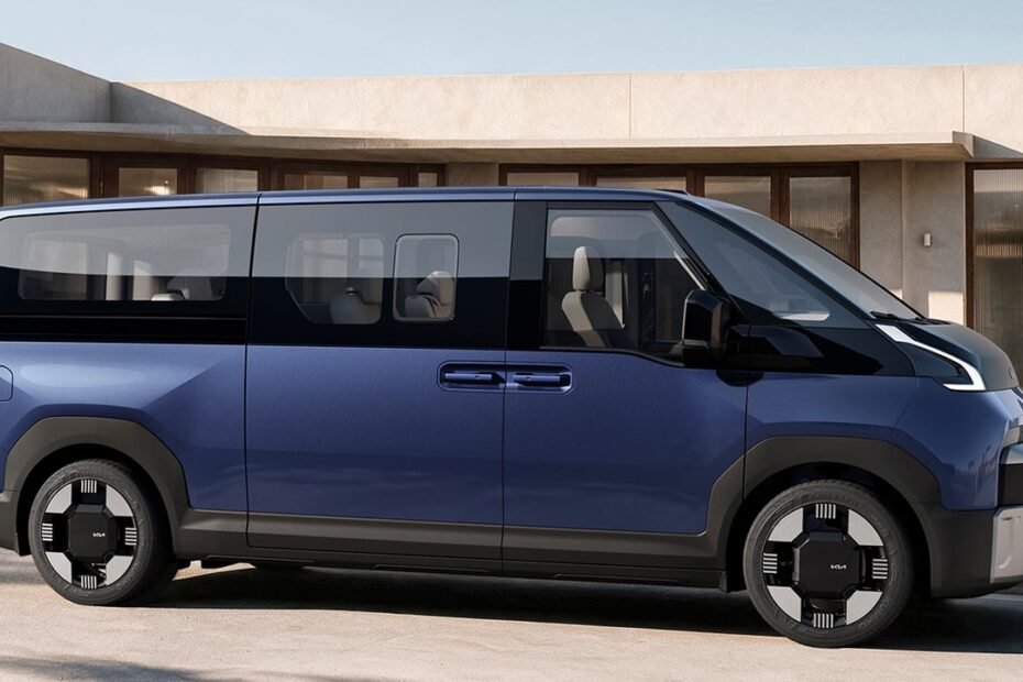 Kia PV7, oficial: 9 plazas, 460 km y lo que ninguna furgoneta eléctrica ofrecía hasta hoy, 800 voltios