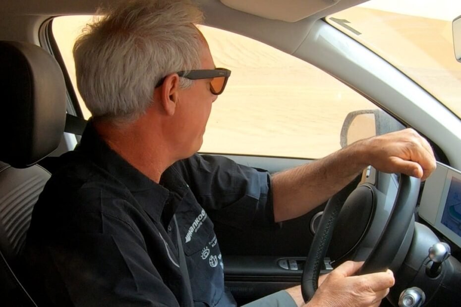 Los coches modernos están ganando funciones que los conductores sí quieren usar, salvo una que muchos prefieren no tocar