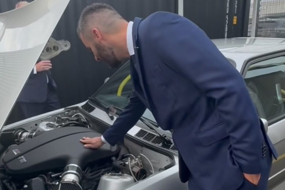 Mate Rimac sonríe al ver hecho realidad su sueño: un BMW M3 E30 con motor V10