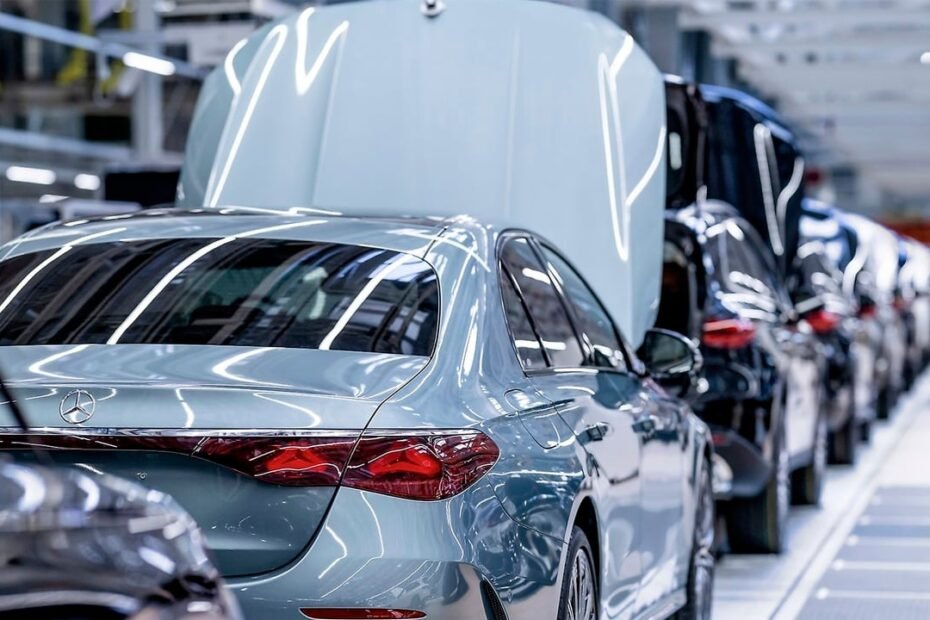 Mercedes enseña a sus empleados alemanes las cuentas que nadie quiere ver, producir en Rumanía sale un 82% más barato