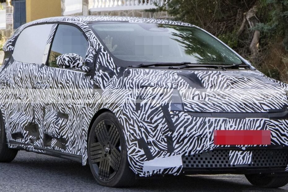 Nissan tendrá su propio Renault Twingo, primeras fotos espía del eléctrico Wave que llega en 2027 por menos de 20.000 €