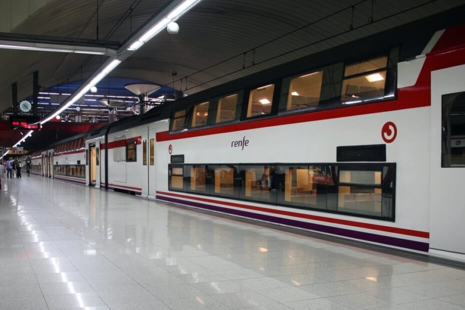 RENFE da marcha atrás con los patinetes eléctricos: esto es lo que necesitas para subir el tuyo al tren